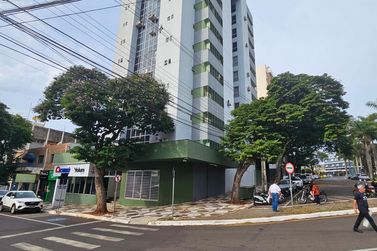 Sal&atilde;o Comercial &agrave; venda - Zona I