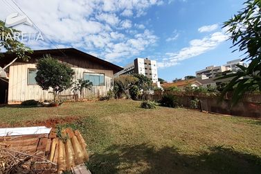 Terreno &agrave; venda - 180m&sup2; - CENTRO