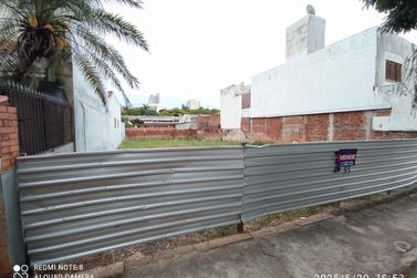 Terreno &agrave; venda - 490m&sup2; - Zona I