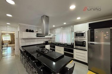 Casa &agrave; venda - 275m&sup2; - Zona 1a