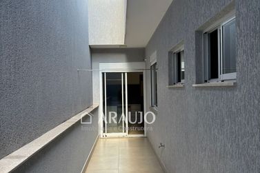Casa &agrave; venda - 218m&sup2; - Condom&iacute;nio Residencial Portal das &Aacute;guas