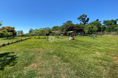 Ch&aacute;cara &agrave; venda - 160m&sup2; - Jardim Pac&iacute;fico