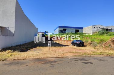 Terreno &agrave; venda - 615m&sup2; - Jardim Santiago