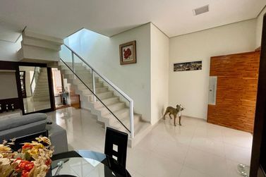 Casa &agrave; venda - 338m&sup2; - ZONA I