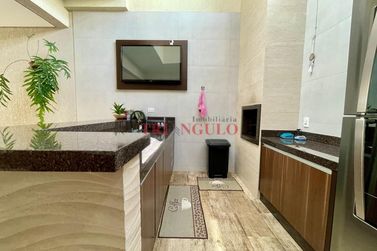 Sobrado &agrave; venda - 338m&sup2; - ZONA I