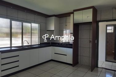 Casa &agrave; venda - 200m&sup2; - Centro