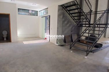 Sal&atilde;o Comercial para alugar - 1000m&sup2; - Parque Industrial II