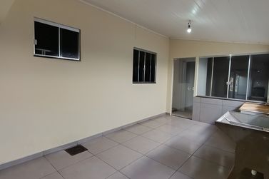 Casa para alugar - 324m&sup2; - ZONA V