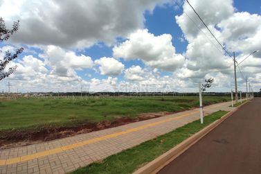 Terreno &agrave; venda - 360m&sup2; - VILA INDUSTRIAL