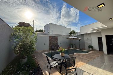 Casa &agrave; venda - 230m&sup2; - Conjunto Residencial Portal das &Aacute;guas