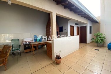 Sobrado &agrave; venda - 223m&sup2; - Zona II