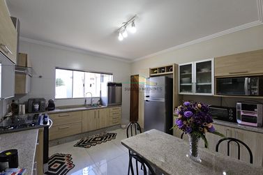 Sobrado &agrave; venda - 292m&sup2; - Zona 3