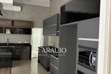 Casa &agrave; venda - 218m&sup2; - Condom&iacute;nio Residencial Portal das &Aacute;guas
