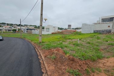 Terreno &agrave; venda - 221m&sup2; - ZONA V