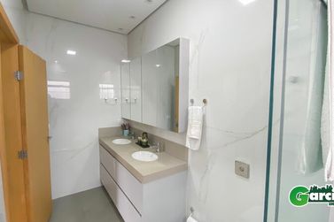 Casa &agrave; venda - 256m&sup2; - -