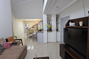 Sobrado &agrave; venda - 292m&sup2; - Zona 3