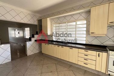 Sobrado para alugar - 267m&sup2; - Zona II