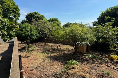 Terreno &agrave; venda - 275m&sup2; - Zona V