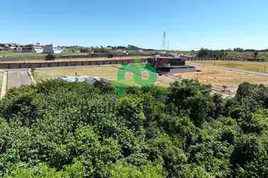 Terreno &agrave; venda - 400m&sup2; - Condominio Golden Lake