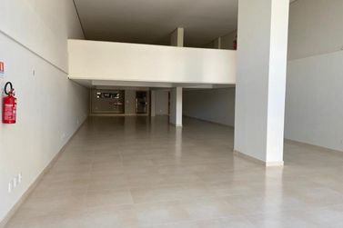 Sala Comercial &agrave; venda - 404m&sup2; - Zona III