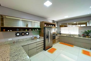 Casa &agrave; venda - 330m&sup2; - .