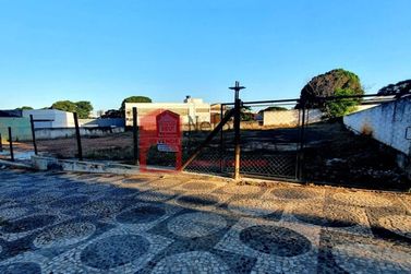 Terreno &agrave; venda - 1014m&sup2; - Zona I