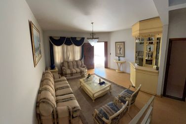 Casa para alugar - 241m&sup2; - Zona 1 A