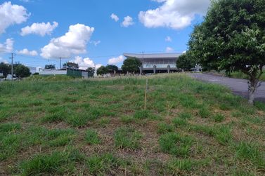 Terreno &agrave; venda - 180m&sup2; - Jardim Interlagos