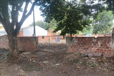 Terreno &agrave; venda - 600m&sup2; - Zona VI