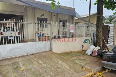 Casa &agrave; venda - 84m&sup2; - CONJUNTO RESIDENCIAL VINTE E SEIS D