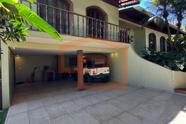 Casa &agrave; venda - 240m&sup2; - Centro