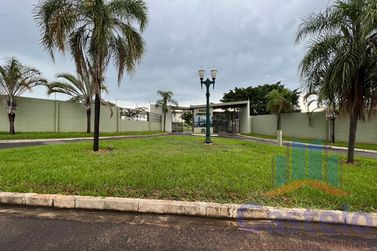 Terreno &agrave; venda - 270m&sup2; - Centro