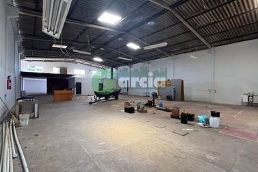 Sal&atilde;o Comercial &agrave; venda - 700m&sup2; - Zona VI