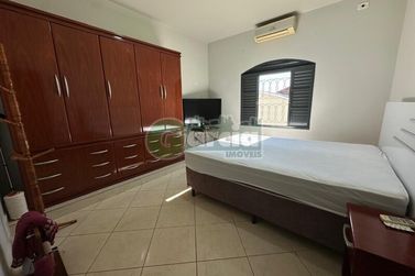 Casa &agrave; venda - 300m&sup2; - Parque San Remo I