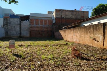 Terreno &agrave; venda - 212m&sup2; - Zona Armazem