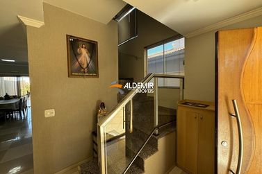Sobrado &agrave; venda - 198m&sup2; - Zona 5