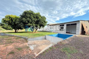 Ch&aacute;cara &agrave; venda - 2800m&sup2; - Zona Rural