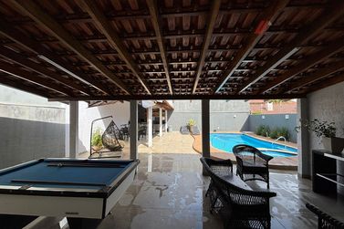 Casa &agrave; venda - 275m&sup2; - Zona 1a