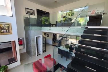 Casa &agrave; venda - 245m&sup2; - Zona IV
