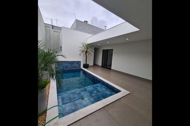 Casa &agrave; venda - 250m&sup2; - Conjunto Residencial Portal das &Aacute;guas