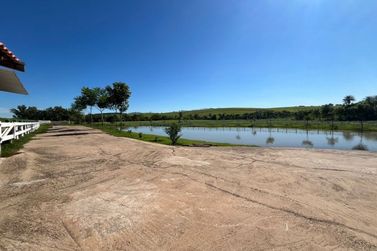 Ch&aacute;cara &agrave; venda - 