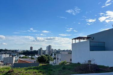 Terreno &agrave; venda - 360m&sup2; - Jardim Laguna
