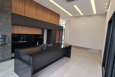 Casa &agrave; venda - 230m&sup2; - Portal das &Aacute;guas