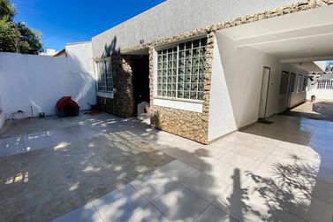 Casa &agrave; venda - 202m&sup2; - Zona Armaz&eacute;m