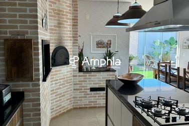 Casa &agrave; venda - 355m&sup2; - Centro
