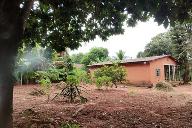 Ch&aacute;cara &agrave; venda - 1800m&sup2; - Saltinho do Oeste