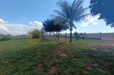 Ch&aacute;cara &agrave; venda - 325m&sup2; - Vila Rural Santo Tomazela