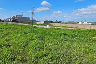 Terreno &agrave; venda - 285m&sup2; - Condom&iacute;nio Paysage Unique