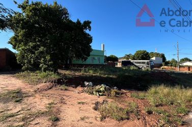 Terreno &agrave; venda - 600m&sup2; - Centro