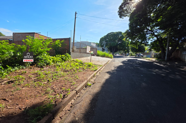 Terreno &agrave; venda - 360m&sup2; - Jardim Panorama